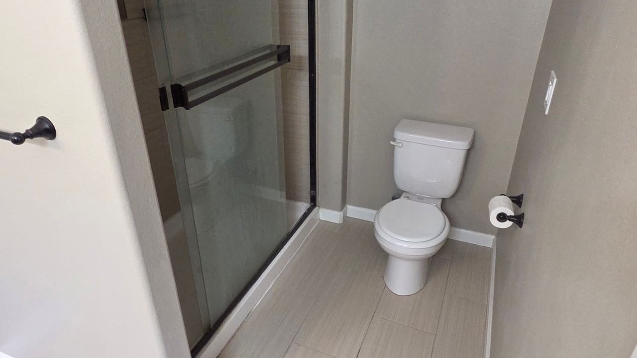 2710 Ne 130th Ct - Photo 7 of 9