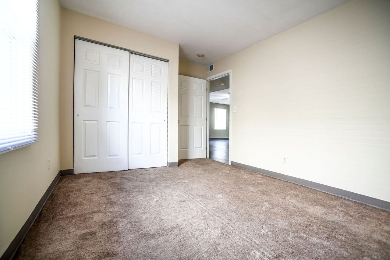 152 W Lee St #1 - Photo 3 of 5
