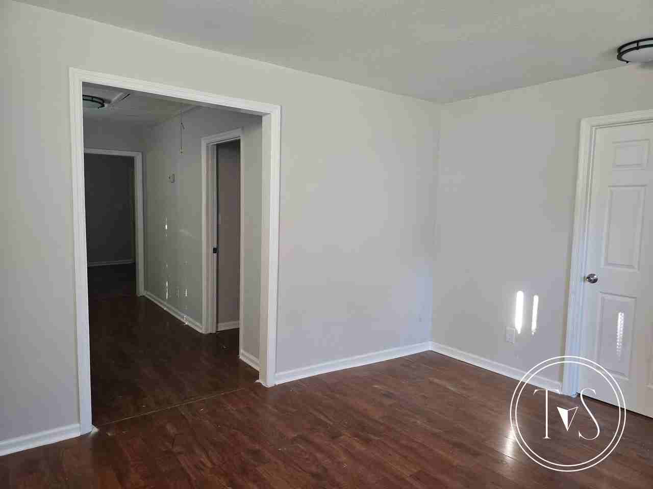 503 Gould St - Photo 4 of 18