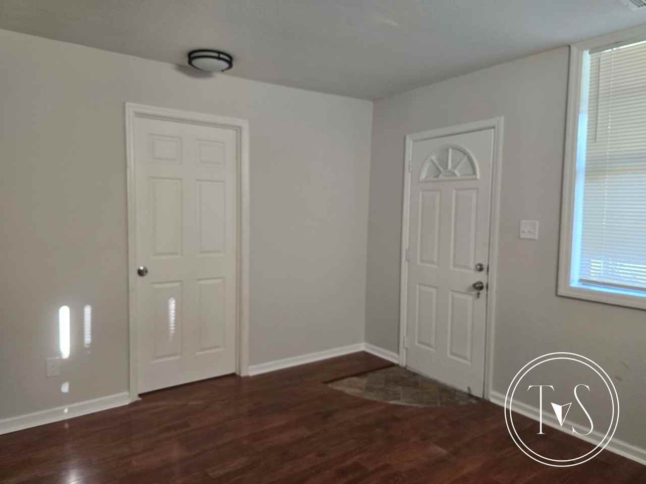 503 Gould St - Photo 5 of 18