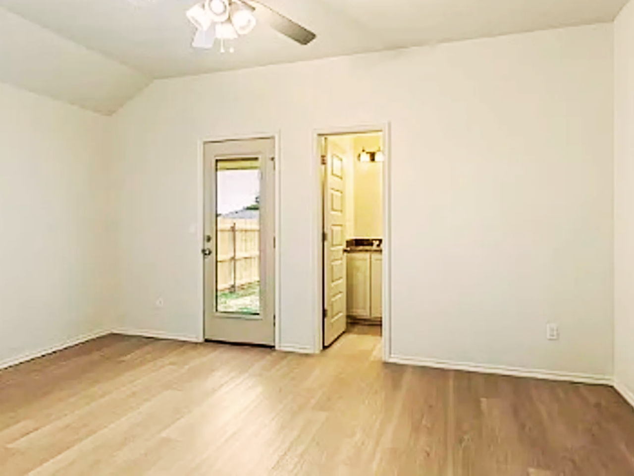 1310 Sw New York Ave - Photo 5 of 10