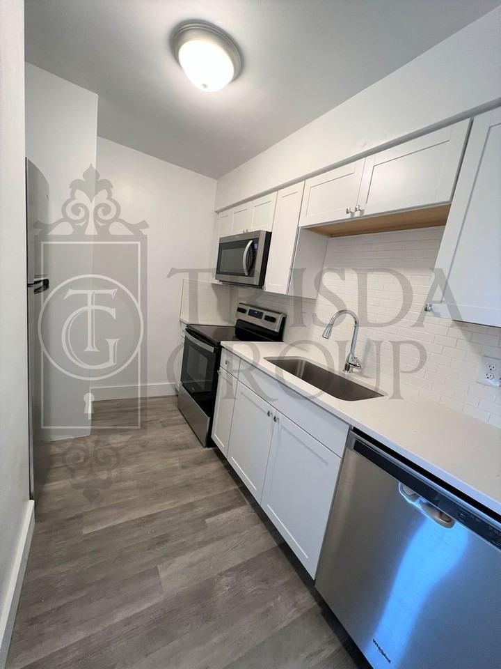 119 Rothesay Ave - Photo 6 of 29