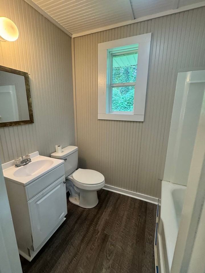 307 Crawford Ln - Photo 3 of 7