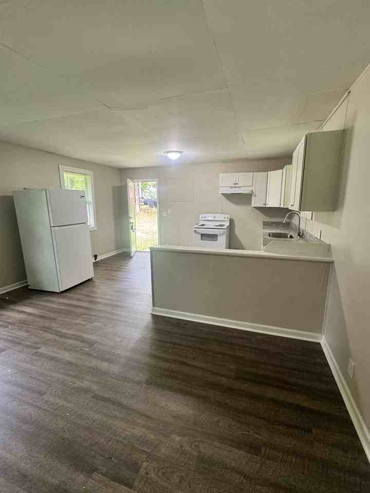 307 Crawford Ln - Photo 5 of 7