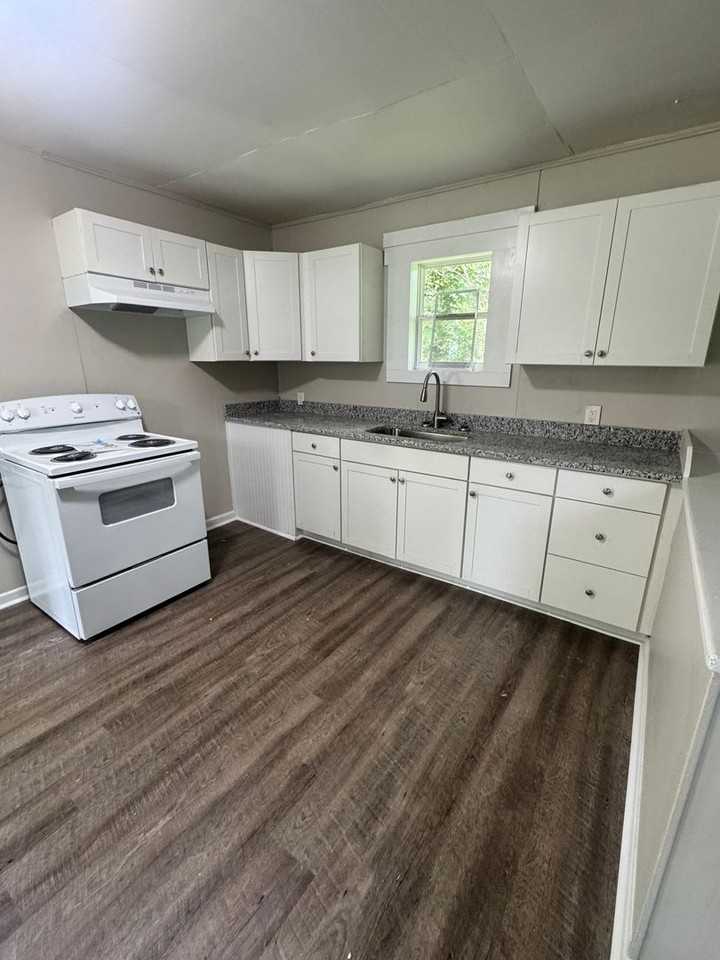307 Crawford Ln - Photo 7 of 7