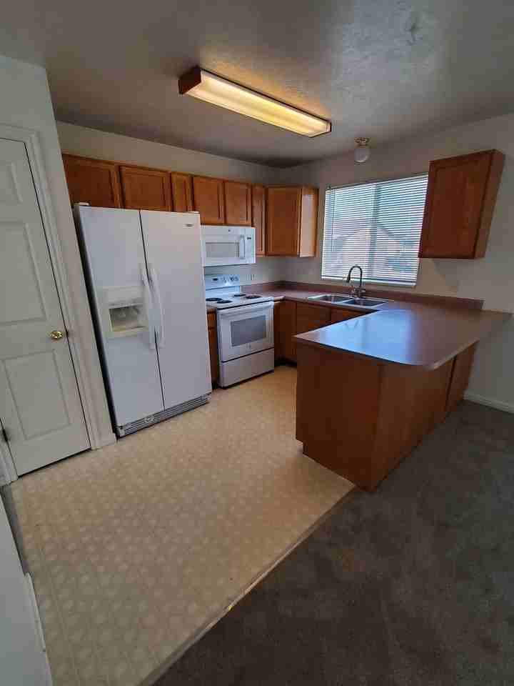 376 W 1900 S - Photo 3 of 20