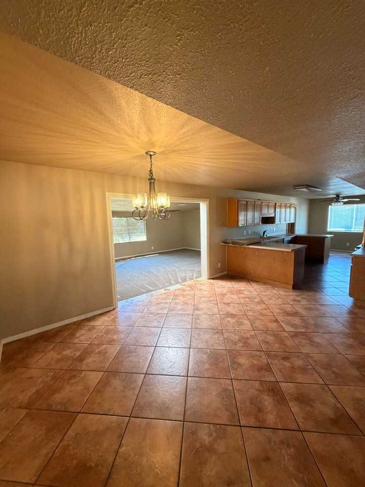 164 E Martin Dr - Photo 4 of 20