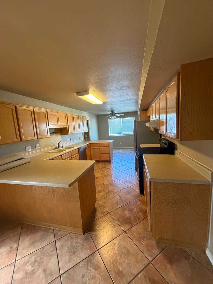 164 E Martin Dr - Photo 5 of 20