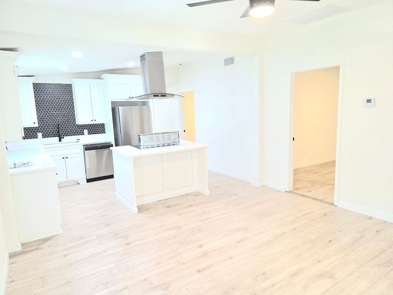 1308 N 6th St - Photo 3 of 14