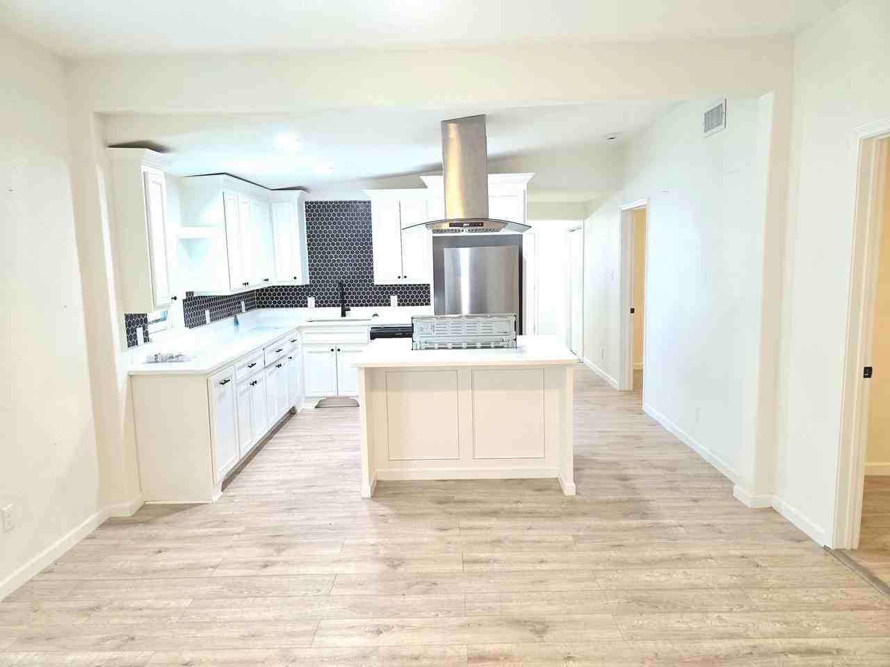 1308 N 6th St - Photo 4 of 14