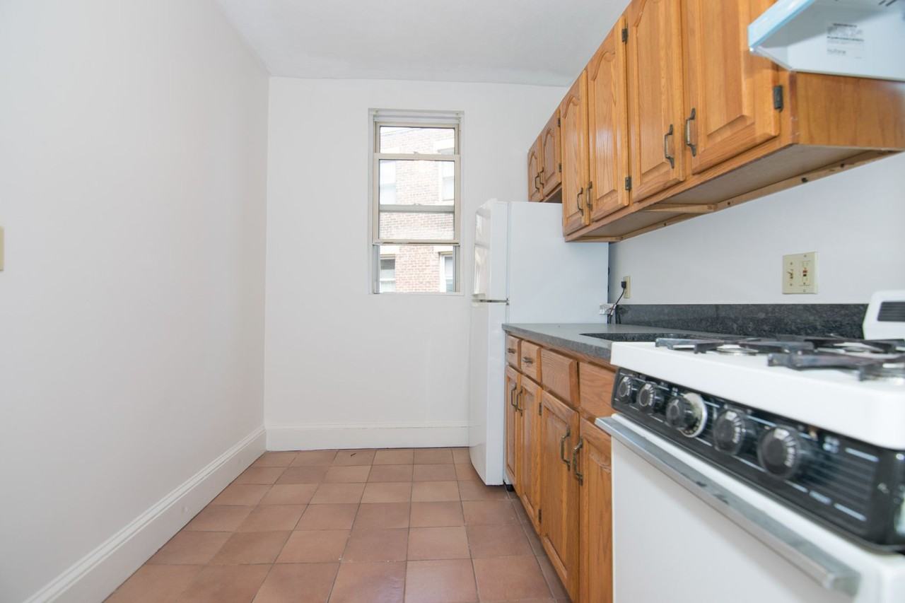 13 Scottfield Rd - Photo 7 of 15