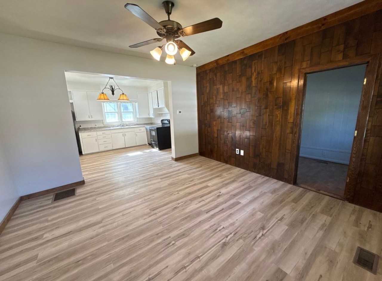 2202 D Ave - Photo 4 of 28
