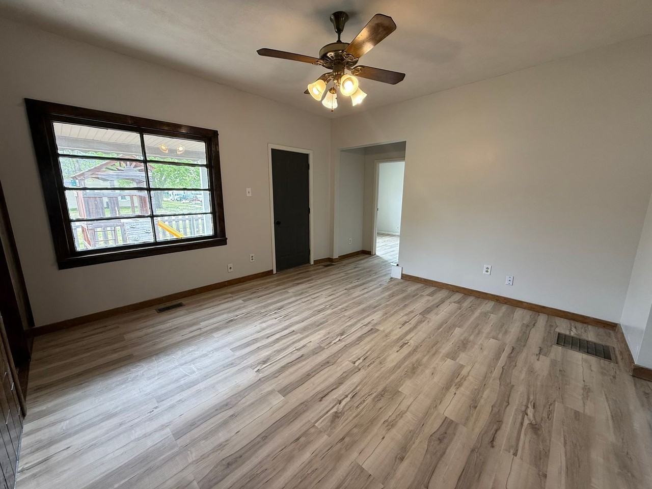 2202 D Ave - Photo 6 of 28