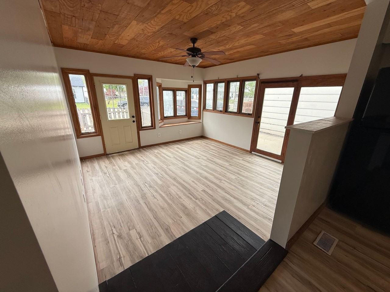 2202 D Ave - Photo 7 of 28