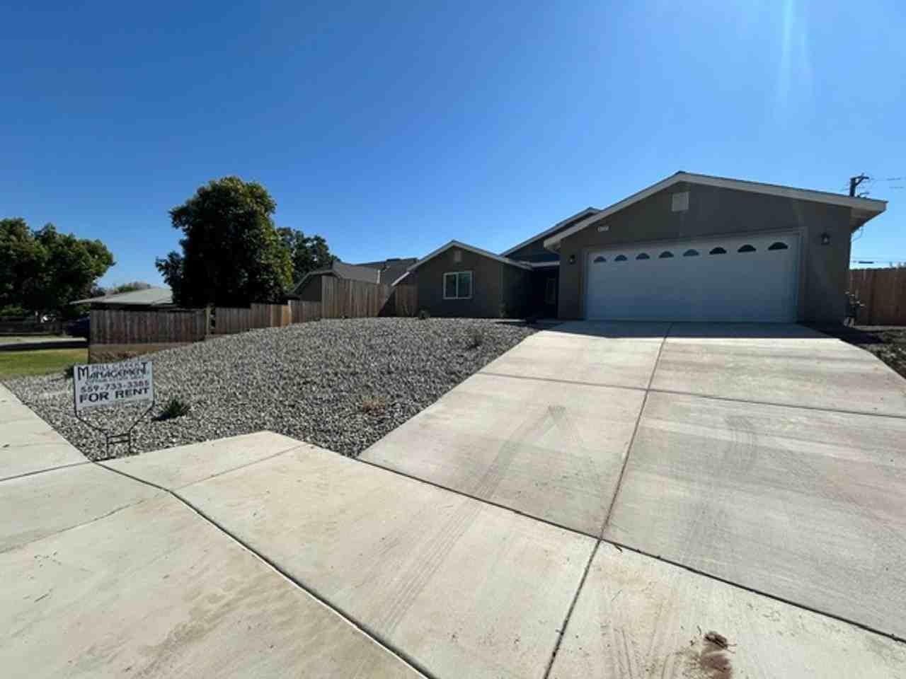 820 N Cypress St - Photo 2 of 19