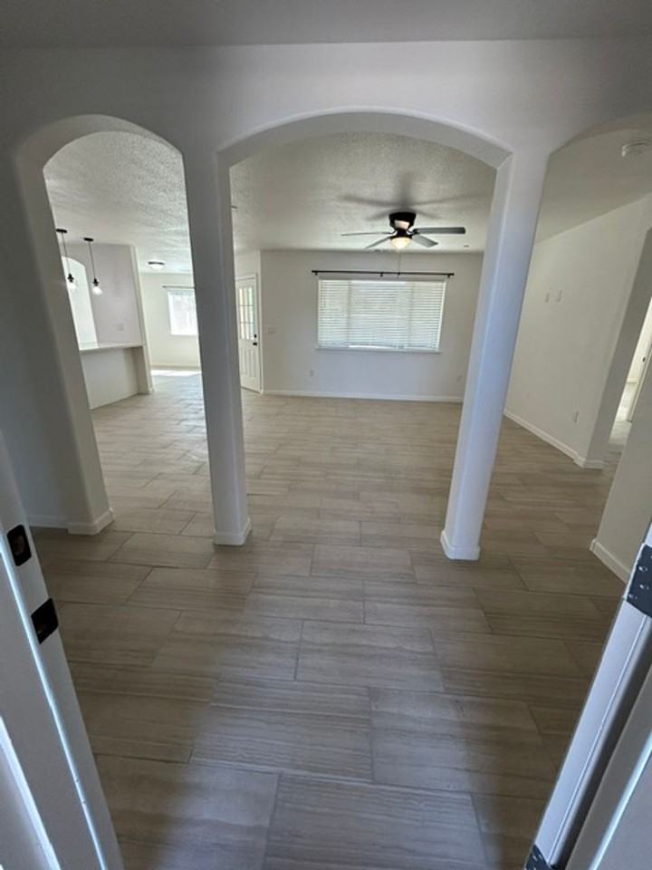 820 N Cypress St - Photo 3 of 19