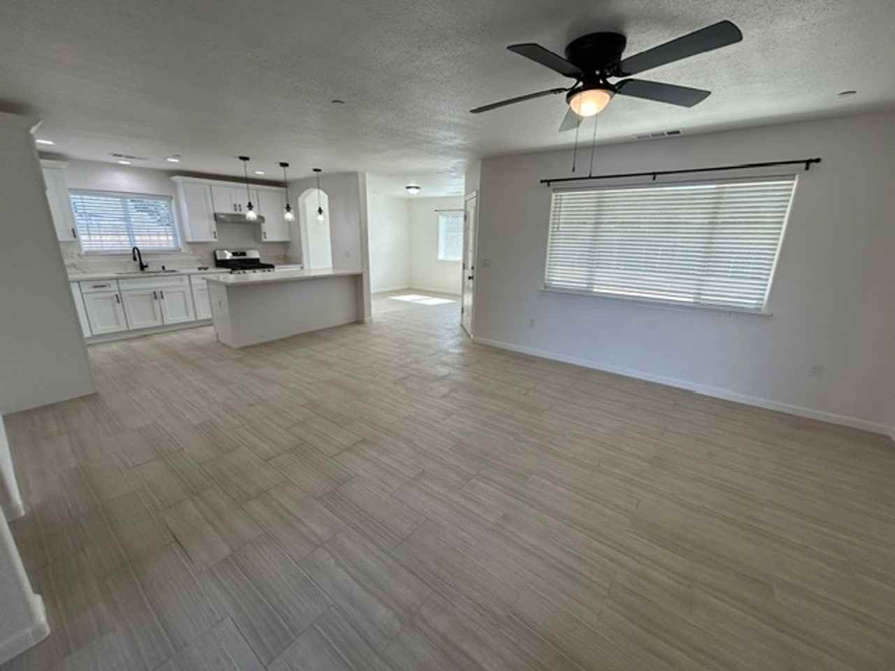 820 N Cypress St - Photo 4 of 19