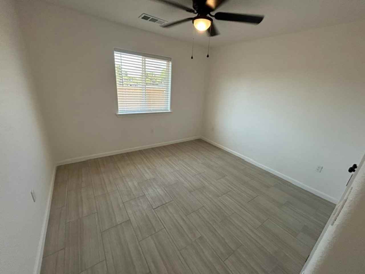 820 N Cypress St - Photo 7 of 19