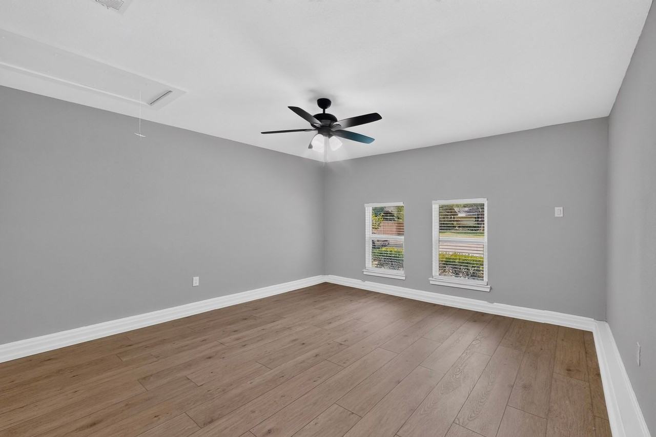 1004 Cross Bend Rd - Photo 4 of 49