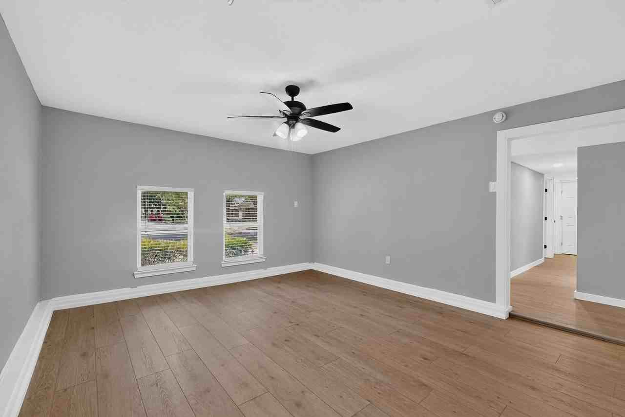 1004 Cross Bend Rd - Photo 5 of 49