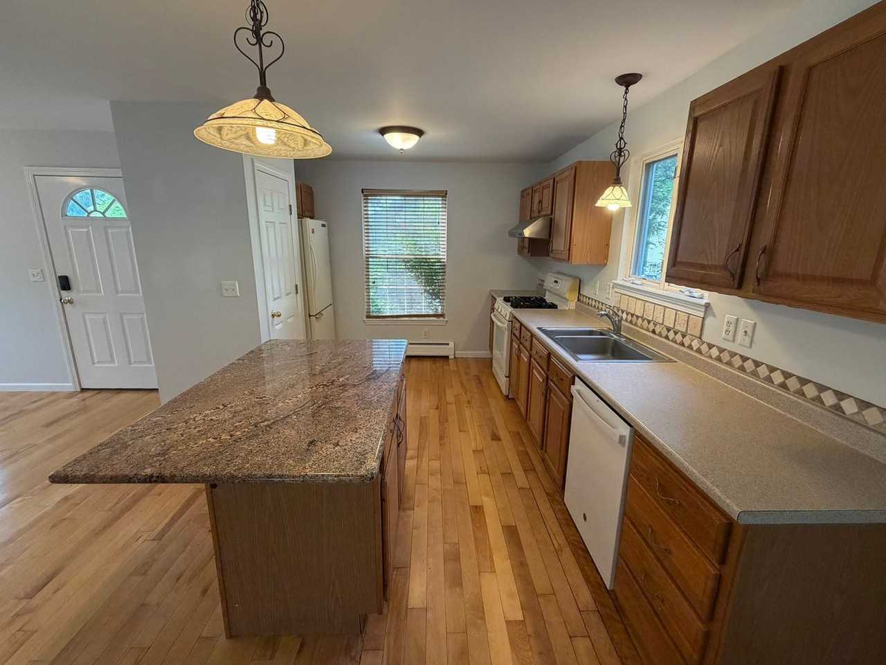 60 Clark St - Photo 5 of 35