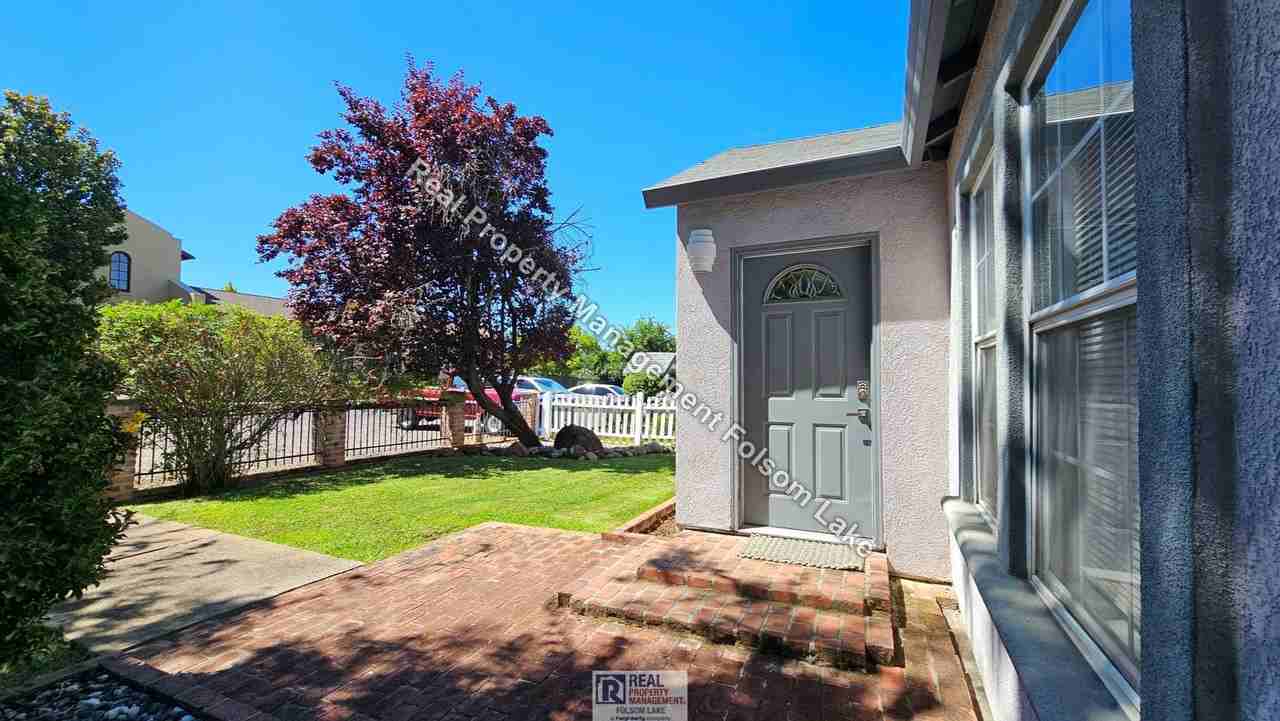 910 Mormon St - Photo 2 of 13