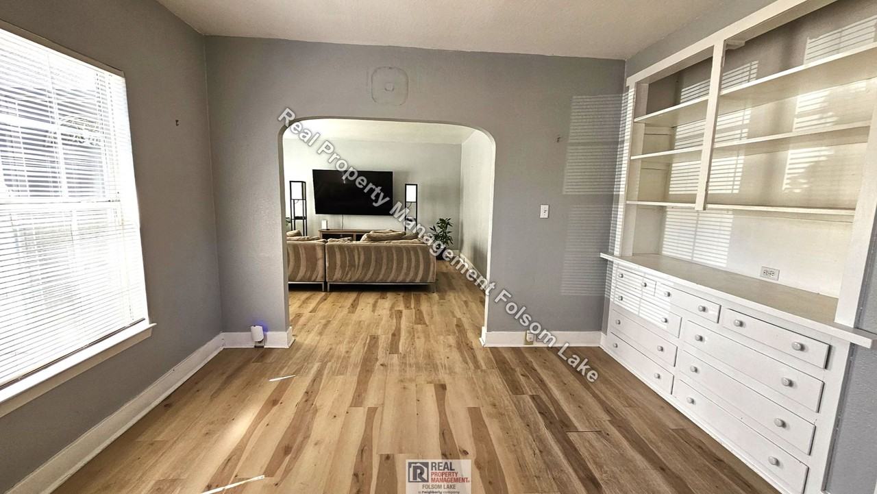 910 Mormon St - Photo 4 of 13