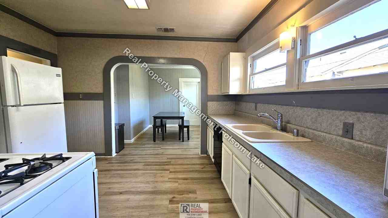 910 Mormon St - Photo 6 of 13