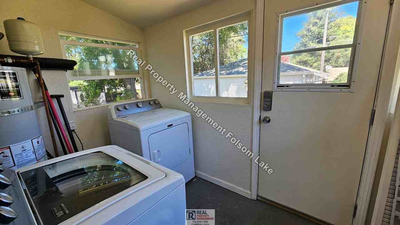 910 Mormon St - Photo 7 of 13