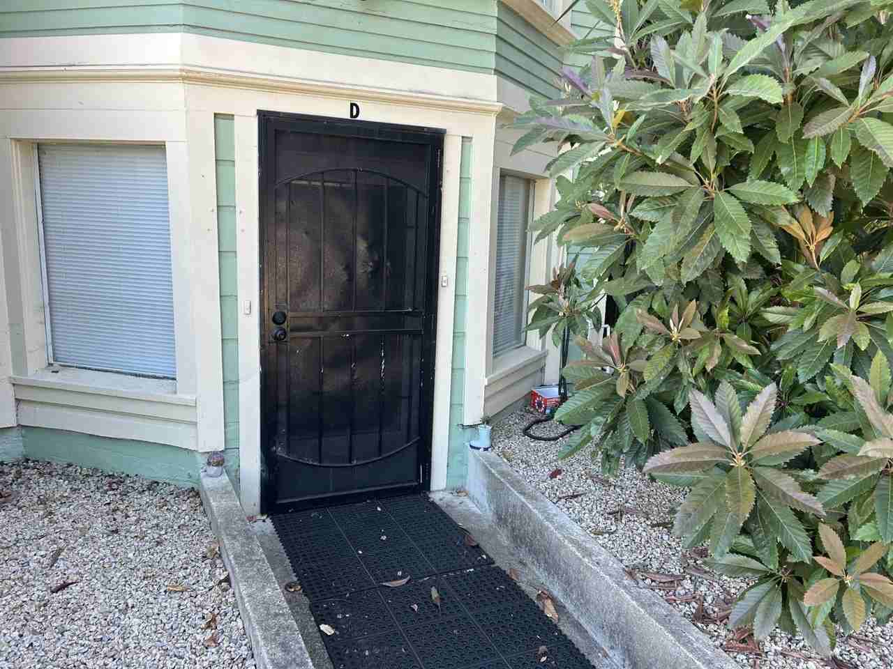 827 Georgia St - Photo 3 of 17