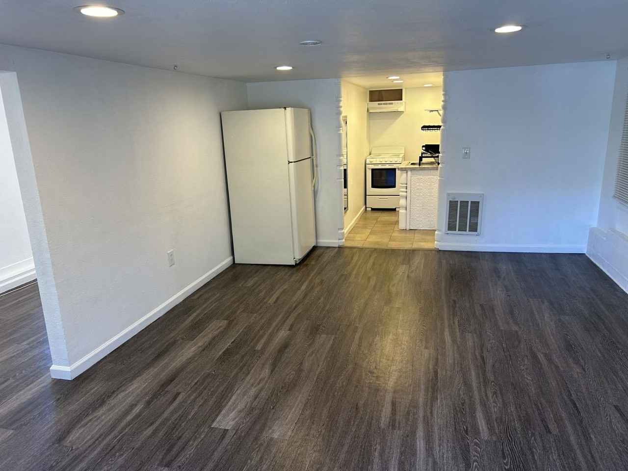 827 Georgia St - Photo 4 of 17