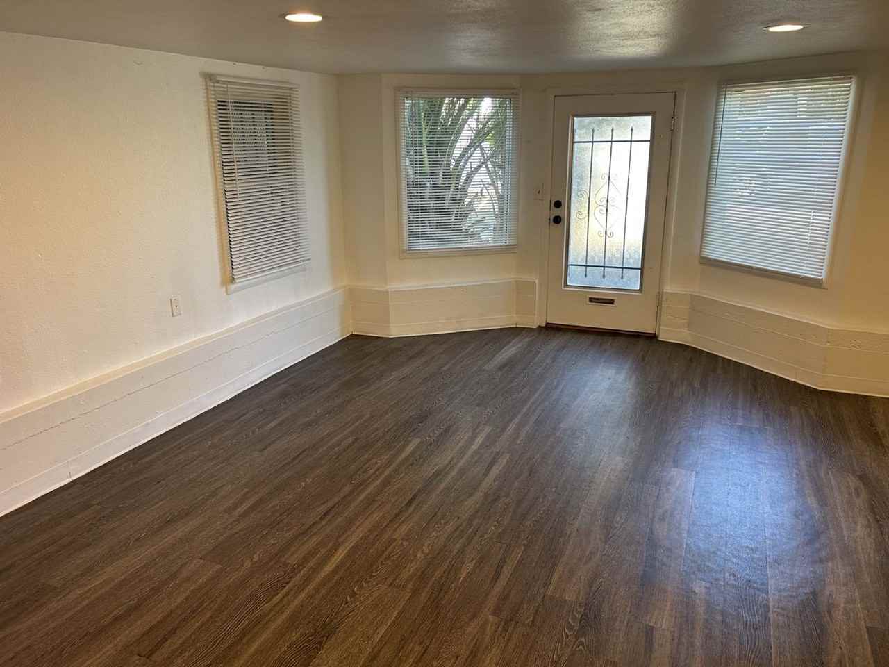 827 Georgia St - Photo 6 of 17