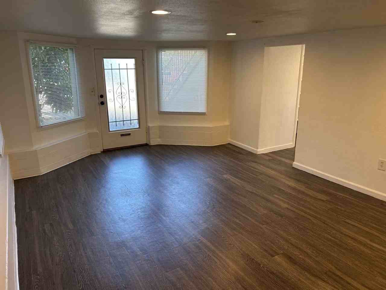 827 Georgia St - Photo 7 of 17