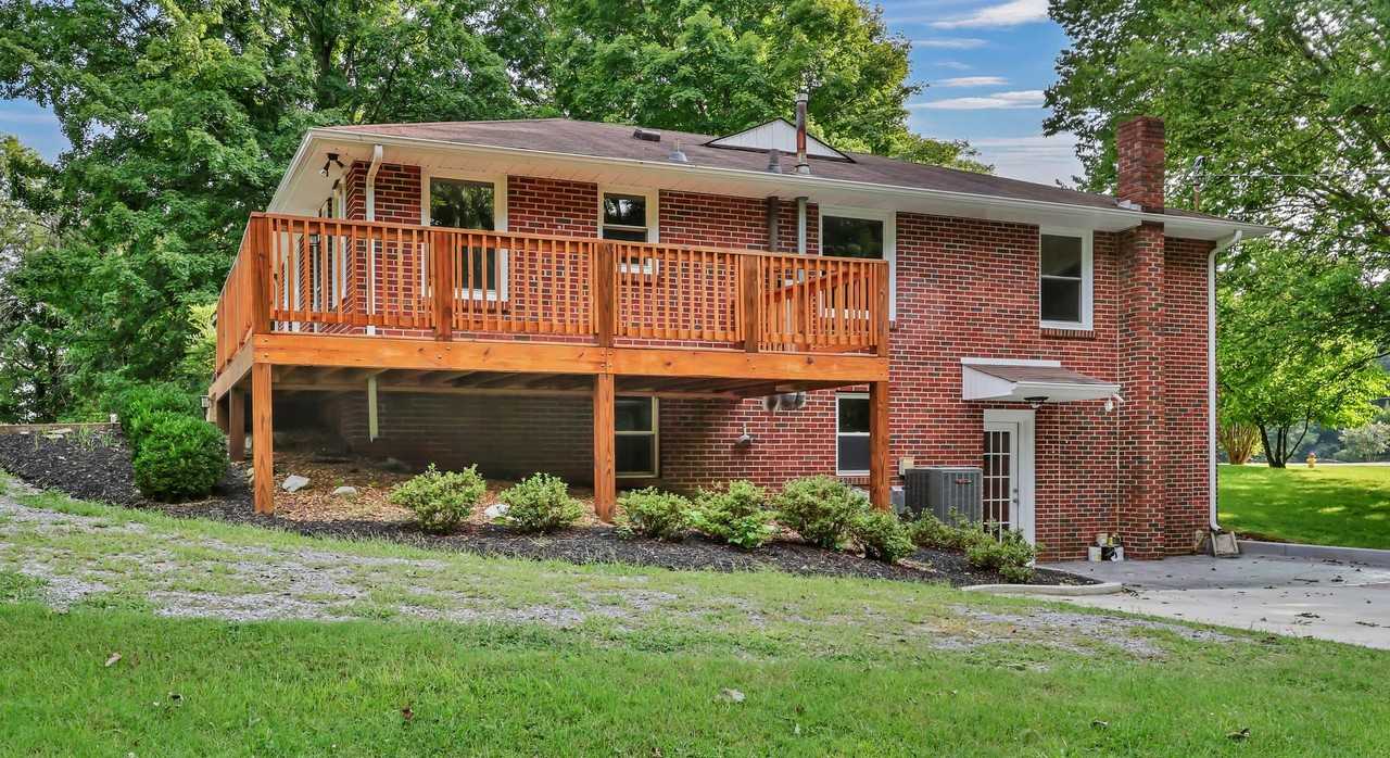 613 Channell Dr - Photo 3 of 33