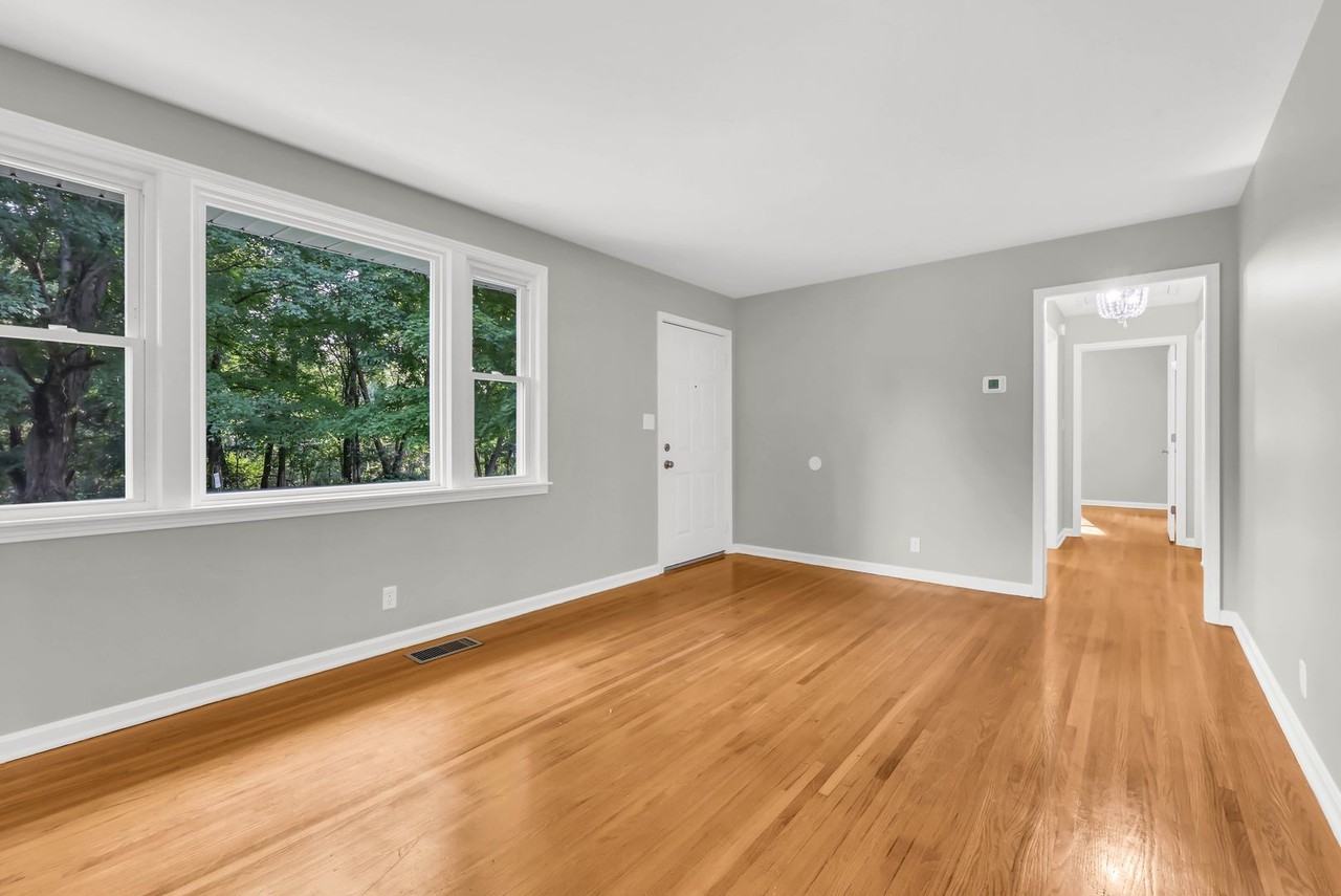 613 Channell Dr - Photo 6 of 33