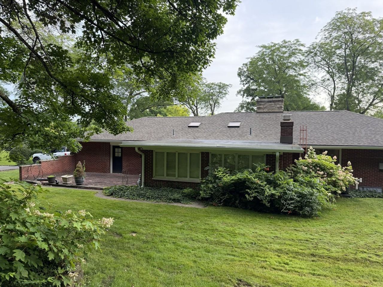 926 Laurelwood Rd - Photo 2 of 13