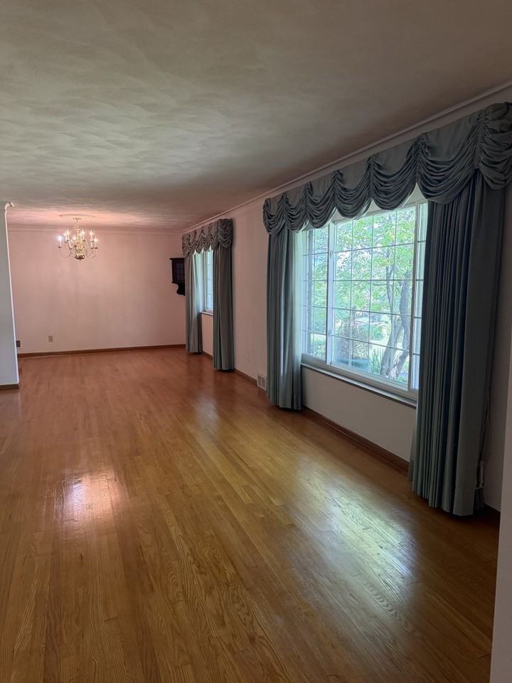 926 Laurelwood Rd - Photo 3 of 13