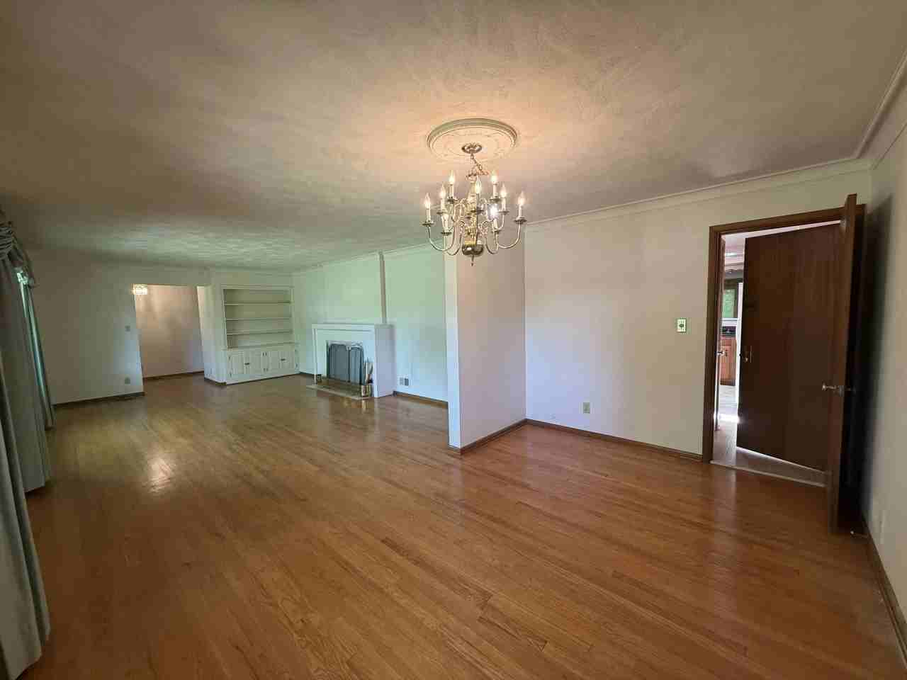 926 Laurelwood Rd - Photo 4 of 13
