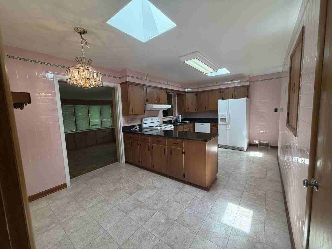926 Laurelwood Rd - Photo 5 of 13