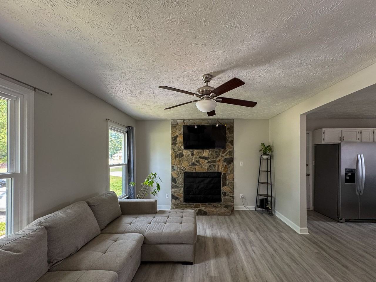 1025 Rim Rd - Photo 2 of 20