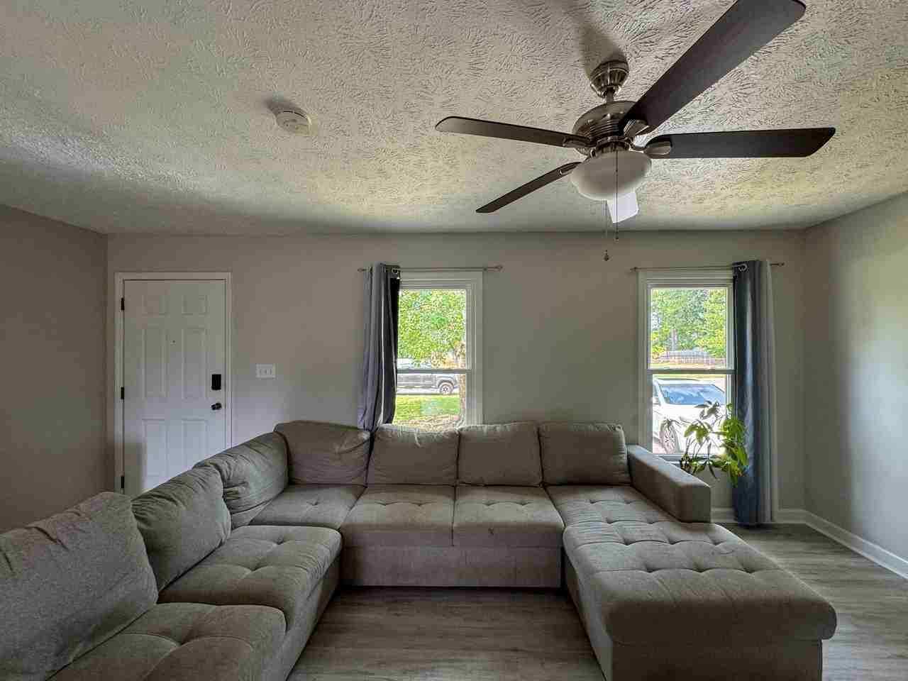 1025 Rim Rd - Photo 4 of 20
