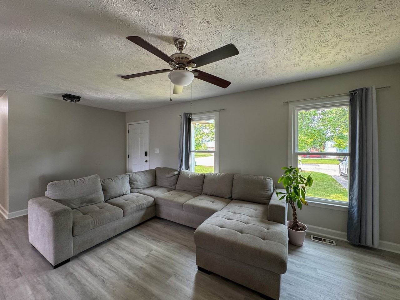 1025 Rim Rd - Photo 5 of 20