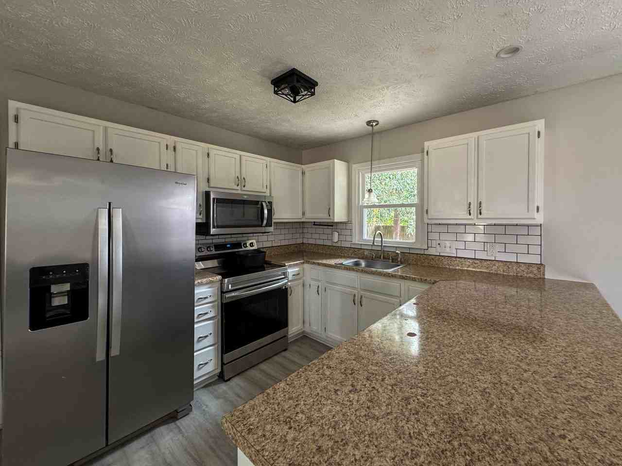 1025 Rim Rd - Photo 6 of 20