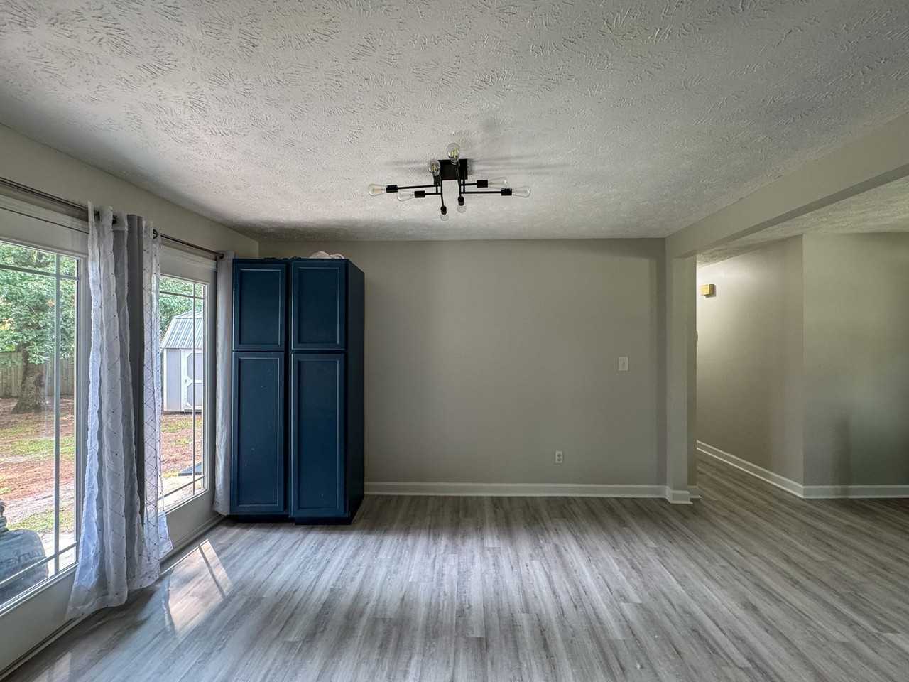 1025 Rim Rd - Photo 7 of 20