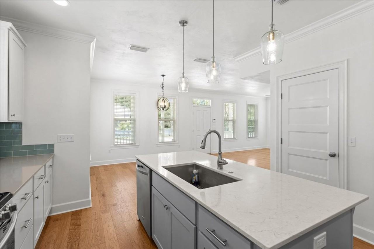 619 Nw 3rd St - Photo 4 of 31