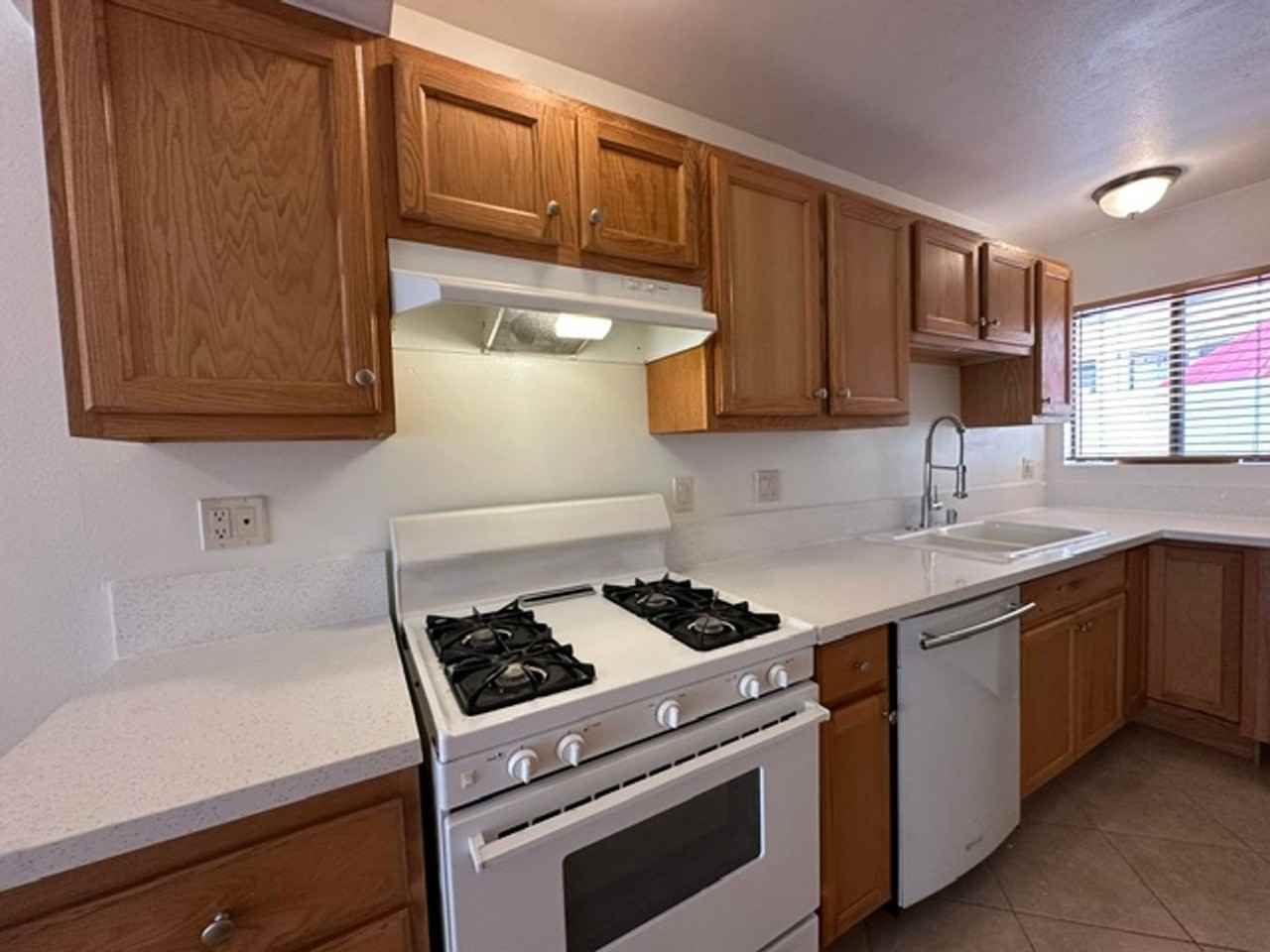 22865 Del Valle St #6 - Photo 7 of 28