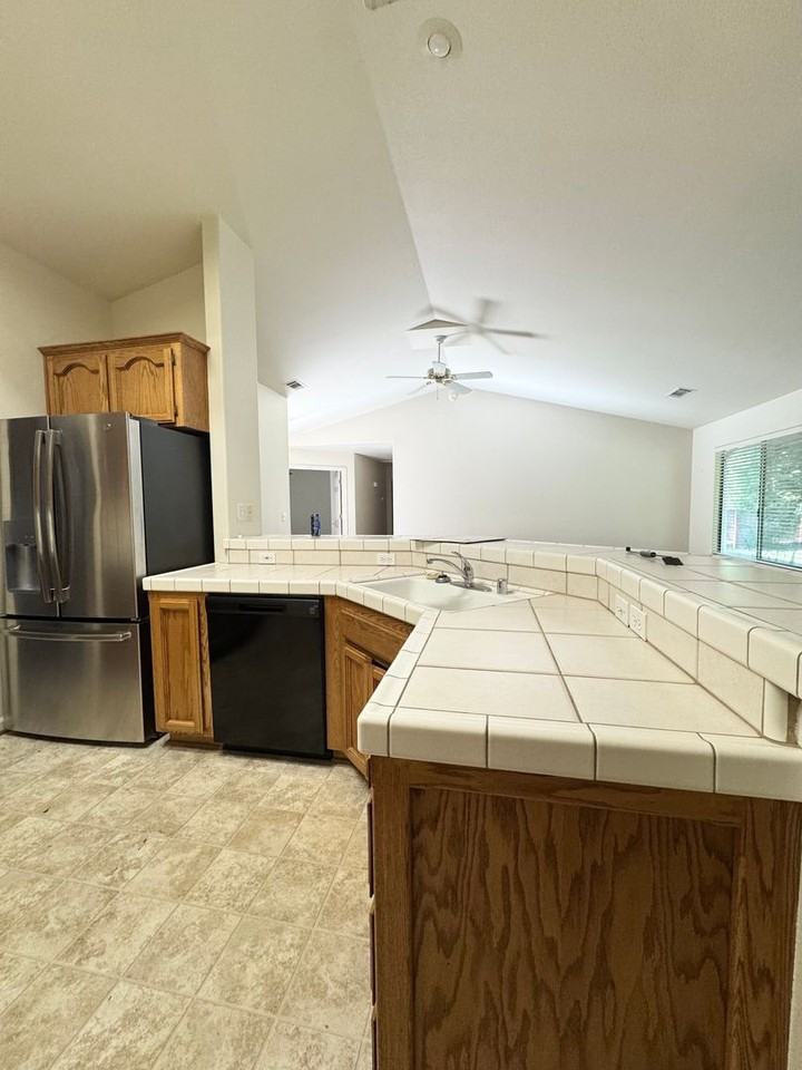4424 Heather Ridge Ln - Photo 3 of 16