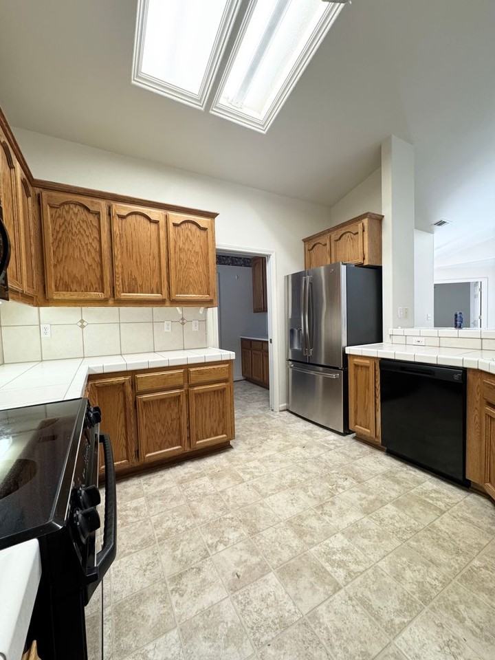 4424 Heather Ridge Ln - Photo 4 of 16