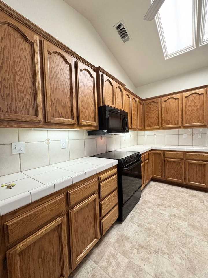 4424 Heather Ridge Ln - Photo 5 of 16