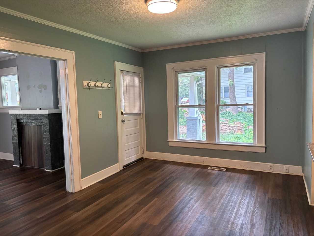 825 Dixon Ave - Photo 6 of 24